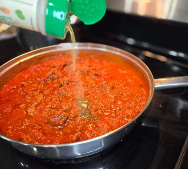 Easy Peasie veggie powder Green Blend added to spaghetti sauce