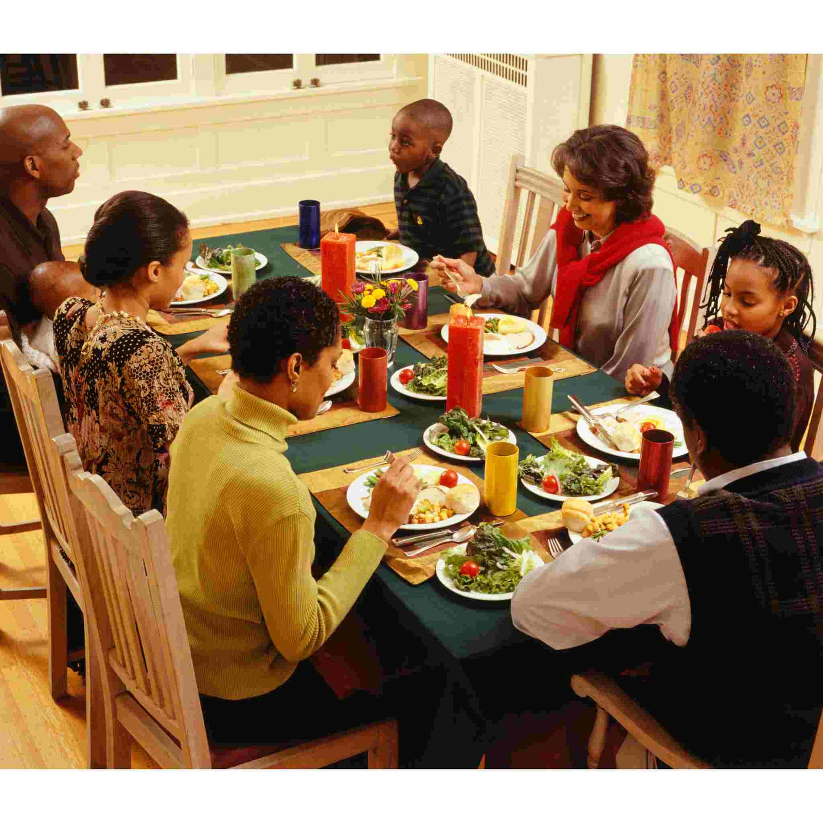 The Benefits of Family Meals: Building Bonds Over Dinner