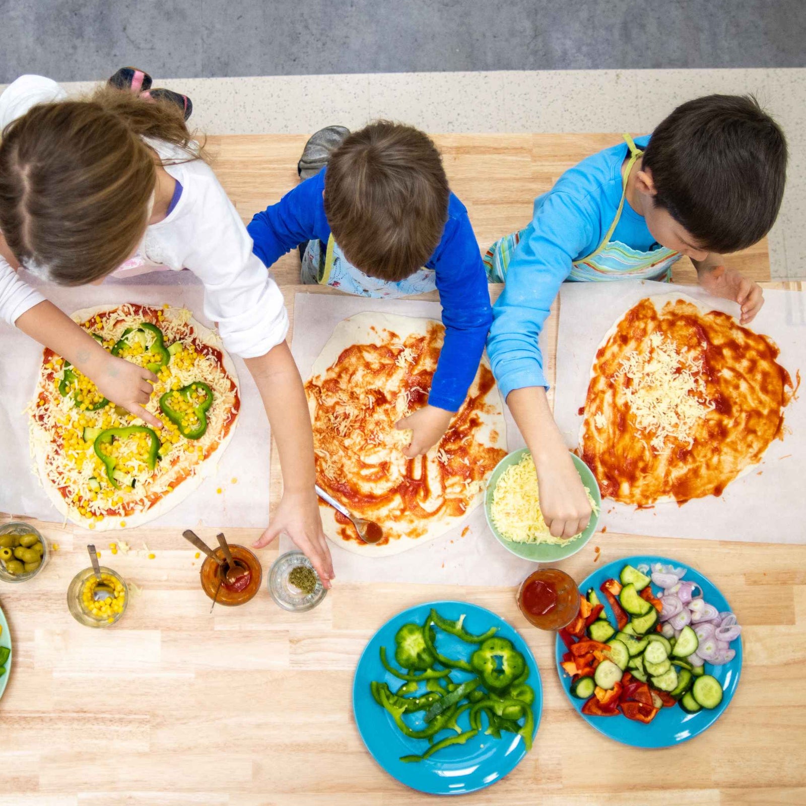 Recipe: Homemade Veggie Pizza Night