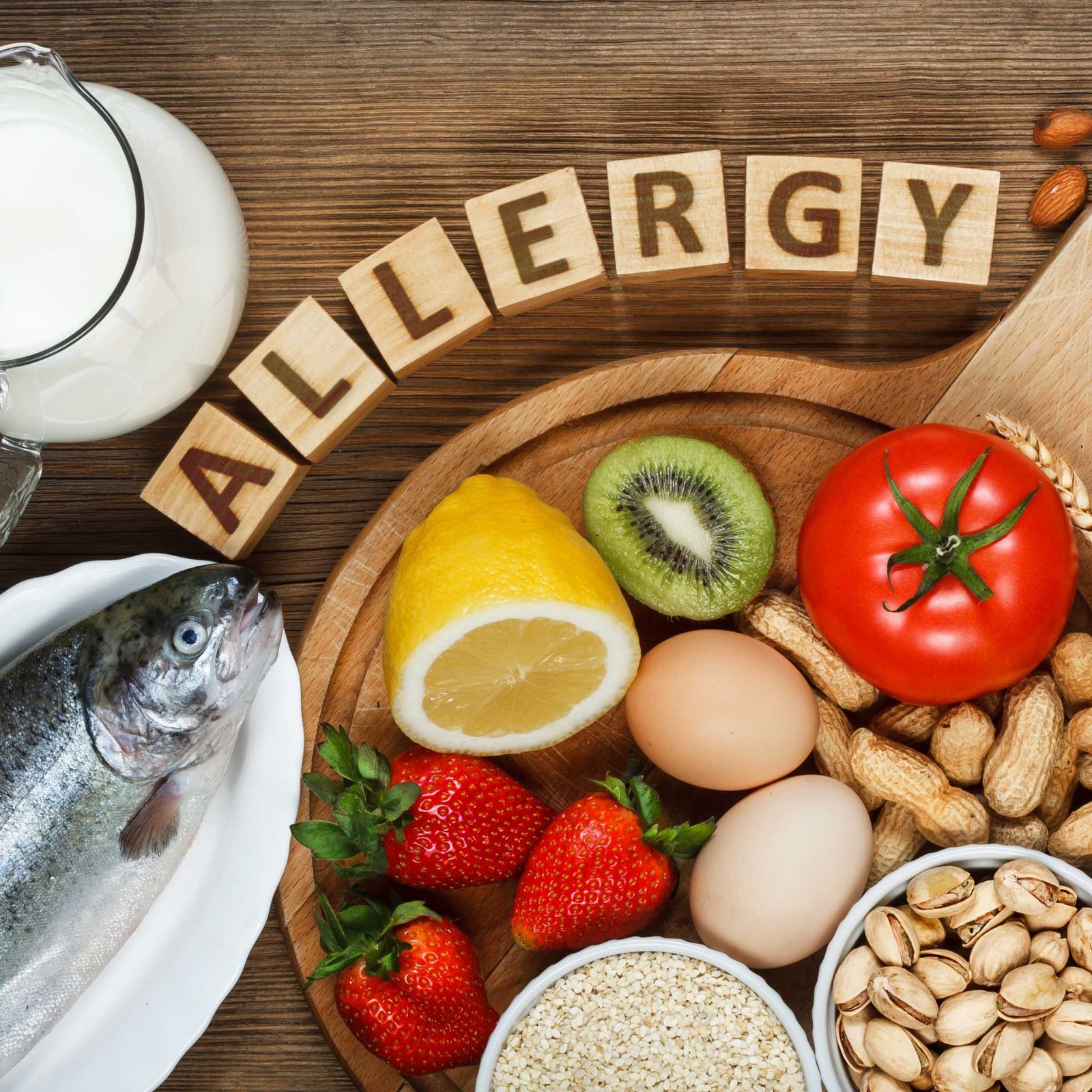 Allergy sign surrounded by common allergens (food)