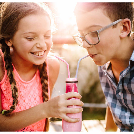 kids drinking a smoothie