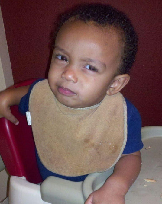 picky eater kid giving veggies the side eye