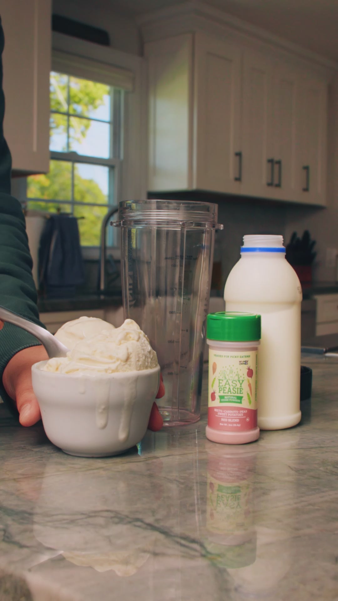 video of making a milkshake and adding Easy Peasie Red veggie powder blend